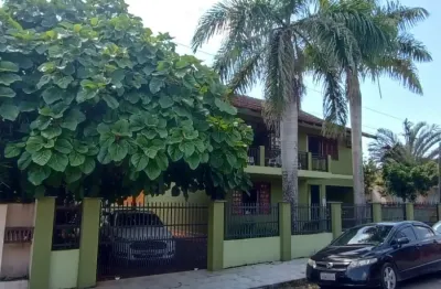 Linda casa/sobrado à venda  na praia da armação -   penha - 400 m2 da praia