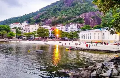 Linda cobertura na urca com 5 dormitórios, 3 suítes, vista impressionante e 4 vagas cobertas !  !!!