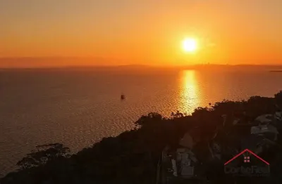 Casa com 3 quartos à venda na Rua Simão Bolívar, 915, Vila Conceição, Porto Alegre por R$ 1.300.000