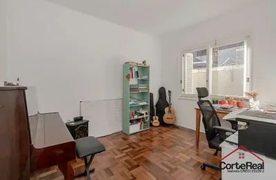 Apartamento com 2 quartos à venda na Rua Santo Antônio, 818, Bom Fim, Porto Alegre por R$ 295.000