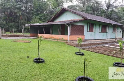 Terreno a venda em pirabeiraba, com 836 m², com casa de madeira