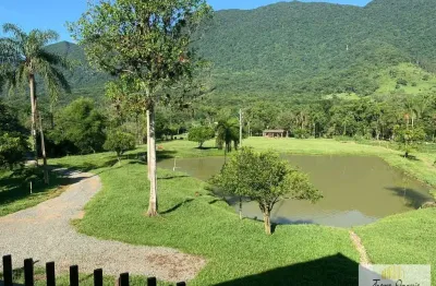 Maravilhoso sítio em pirabeiraba, com vista espetacular do complexo de montanhas e vales.