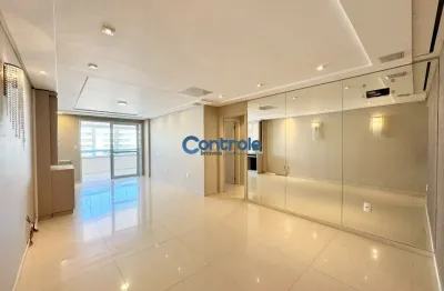 Apartamento com 03 dormitórios, sendo 02 suítes,, no bairro canto em florianópolis.