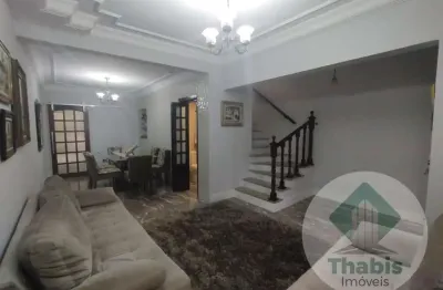 LINDO SOBRADO COM 3 DORMITÓRIOS, SENDO 3 SUÍTES, ÁREA DE LAZER NA COBERTURA COM PISCINA, CHURRASQUEIRA e 2 VAGAS DE GARA