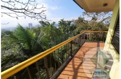 Sobrado de novela, 4 dormitorios isolada grande area externa