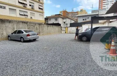 Terreno excelente, ideal para construção de casa comercial ou residencial. Localizado na quadra da praia.