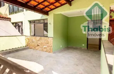 Sobrado condomínio (reformado), 3 dormitórios, sala, cozinha, área de serviço, varanda,  2 banheiros sociais e 1 vaga de garagem.