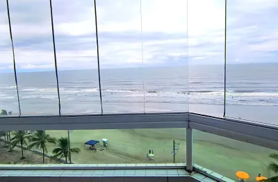 Apartamento Frente mar com duas sacadas - 2 dormitórios 1 sendo suíte com sacada