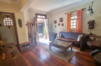 Casa ampla, com layout versátil, próximo da praça vinicius de morais