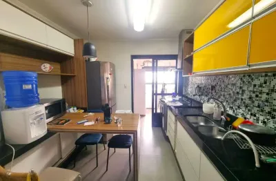 Excelente imóvel em rua tranquila e arborizada na chácara inglesa