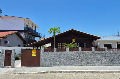 Casa com 3 quartos à venda na Rua Erondina Stefanes Iachitzki, 76, Prado de Baixo, Biguaçu