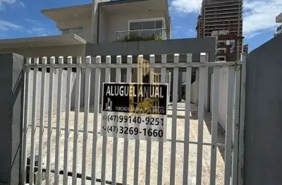 Casa com 3 quartos para alugar no Balneário Perequê, Porto Belo 