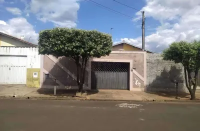 Casa com 2 quartos à venda na avenida gaspar pierobon, 64, jardim altos de pinheiros i e ii, araraquara, 138 m2 por r$ 267.000
