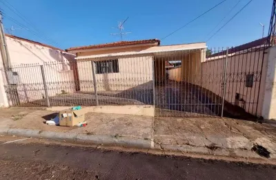 Casa a venda com 2 quartos e edicula no centro, araraquara