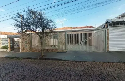 Casa com 3 quartos para alugar na avenida prudente de moraes, 191, centro, araraquara, 163 m2 por r$ 2.800