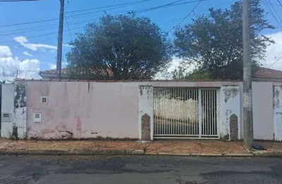 Casa com 2 quartos para alugar na Avenida Luiz Vaz de Camões, 1280, Jardim Quitandinha, Araraquara, 80 m2 por R$ 950