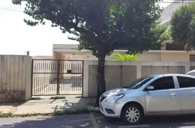 Casa com 3 quartos para alugar na rua henrique lupo, 106, vila harmonia, araraquara, 128 m2 por r$ 1.500