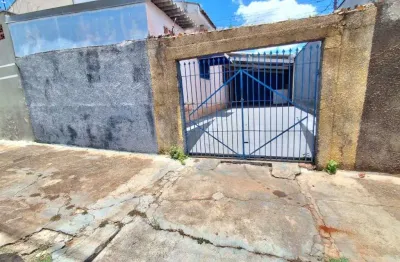Casa com 2 quartos para alugar na avenida santa adélia, 09, jardim américa (vila xavier), araraquara, 90 m2 por r$ 900