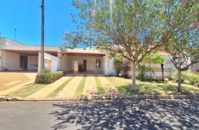 Casa em condomínio fechado com 3 quartos para alugar na avenida geraldo hilario da silva, 145, jardim dos flamboyants, araraquara, 155 m2 por r$ 3.100