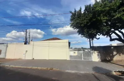 Casa com 3 quartos para alugar na rua américo brasiliense, 652, vila ferroviária, araraquara, 197 m2 por r$ 2.000
