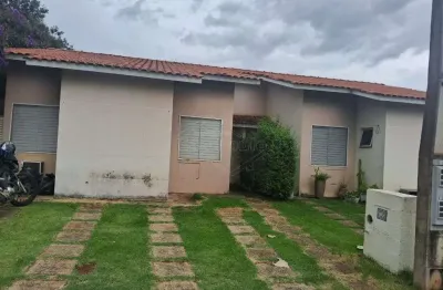 Casa em condomínio fechado com 3 quartos para alugar na Avenida Alberto Santos Dumont, 1121, Jardim Residencial Água Branca, Araraquara, 84 m2 por R$ 1.500