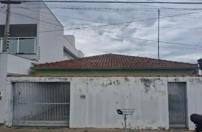 Casa com 3 quartos para alugar na Avenida Luiz Imbriani, 457, Nova Vila Cerqueira, Américo Brasiliense