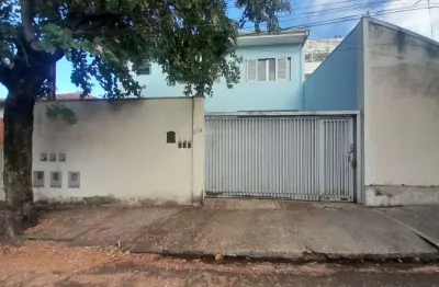 Casa com 4 quartos para alugar na rua sargento assad feres, 119, centro, araraquara, 132 m2 por r$ 1.650