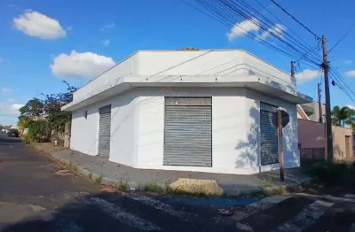 Ponto comercial, mais casa com 2 quartos na regiao central.