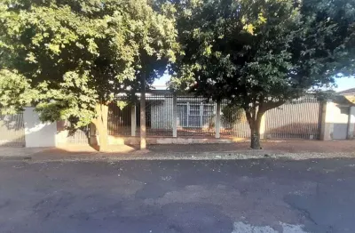 Casa com 3 quartos para alugar na avenida cônego jeronymo cesar, 481, centro, araraquara, 312 m2 por r$ 2.500