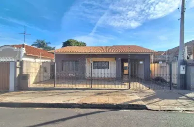 Casa com 3 quartos para alugar na avenida 15 de novembro, 1706, centro, araraquara, 195 m2 por r$ 1.900