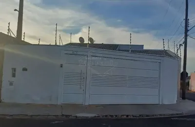 Casa com 2 quartos e quintal com churrasqueira – jardim industriarios, araraquara/sp