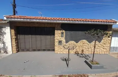 Casa com 3 quartos para alugar na rua alaôr ribeiro, 175, conjunto habitacional victório de santi, araraquara, 146 m2 por r$ 1.300