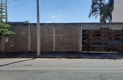 Casa com 2 quartos sendo 1 suite, sala integrada e quintal amplo – cidade jardim, araraquara/sp
