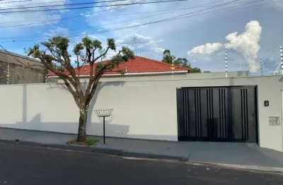 Casa com 3 quartos, area gourmet e quintal amplo – vila xavier, araraquara/sp