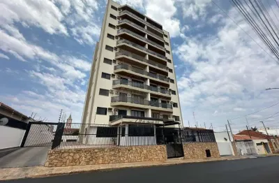Apartamento com 2 quartos, sacada e ar-condicionado – edificio 22 de agosto, araraquara/sp