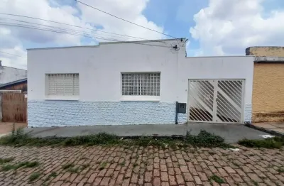 Casa com 2 quartos para alugar na avenida humberto de campos, 72, centro, araraquara, 117 m2 por r$ 1.500