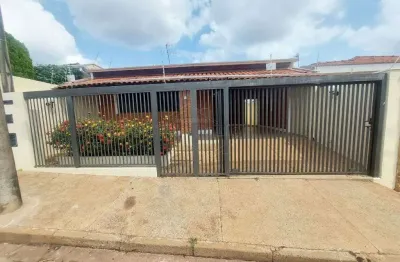 Casa com 3 quartos para alugar na avenida cientista frederico de marco, 326, vila xavier (vila xavier), araraquara, 180 m2 por r$ 2.300
