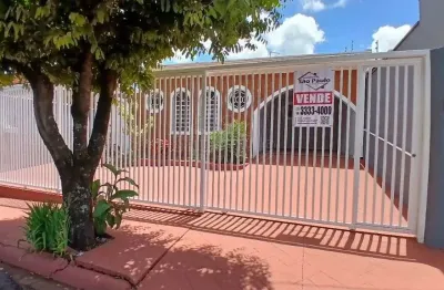 Casa com 2 quartos para alugar na Rua Pedro Martini, 406, Jardim Santa Angelina, Araraquara, 161 m2 por R$ 2.200