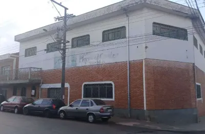 Imovel residencial e comercial de esquina, em americo brasiliense.  otima localizacao.