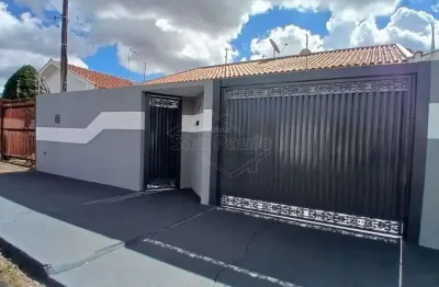 Casa com 3 quartos para alugar na Rua Engenheiro Agrimensor Nivaldo Leite, 499, Jardim das Estações (Vila Xavier), Araraquara, 129 m2 por R$ 2.300