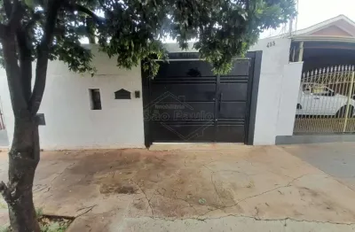 Casa com 3 quartos para alugar na avenida raul thobias monteiro, 435, vila cidade industrial (vila xavier), araraquara, 136 m2 por r$ 1.580
