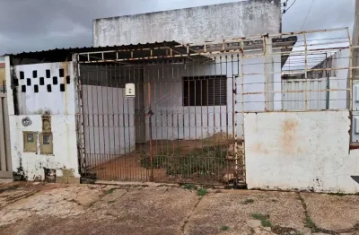 Casa com 1 quarto para alugar na Rua Cícero Pinto Ferraz, 105, Jardim Pinheiros (Vila Xavier), Araraquara, 48 m2 por R$ 700