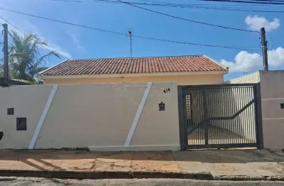 Casa com 2 quartos para alugar na Avenida Doutor Antonio Sylvio Cunha Bueno, 616, Parque São Paulo (Vila Xavier), Araraquara, 165 m2 por R$ 950