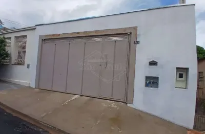 Casa com 3 quartos para alugar na Avenida Carlos Batista Magalhães, 324, Vila Xavier (Vila Xavier), Araraquara por R$ 2.000
