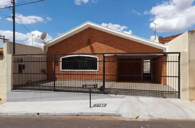 Casa com 2 quartos para alugar na Rua Senador José Ermírio de Moraes, 403, Vila Melhado, Araraquara, 171 m2 por R$ 2.000