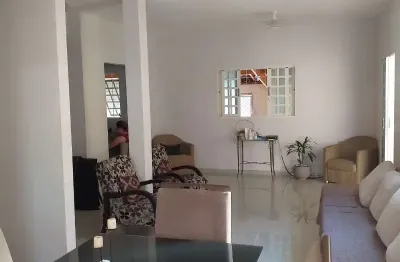 Sobrado de 3 dormitórios com piscina no villa branca
