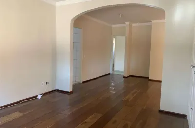 Casa terréa em ótima localização no jardim das indústrias