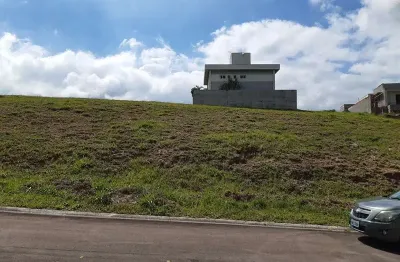 Terreno em aclive no condomínio fechado altos da quinta