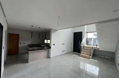 Casa térrea com mezzanino no condomínio santa mônica