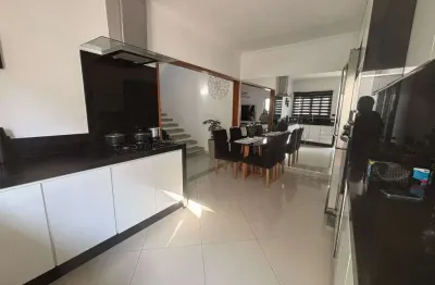 Casa com 5 quartos para alugar na Rua De Jorge De Lima, Loteamento Villa Branca, Jacareí